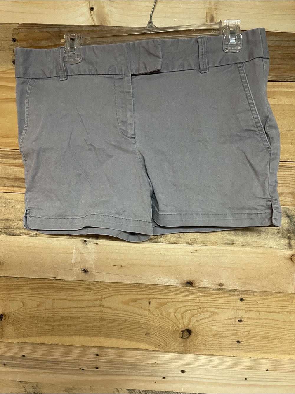 Loft size 8 Light Gray Color Mid-rise 4” Inseam The Riviera Shorts with Pockets